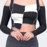 Camiseta crop hombros descubiertos con puntada | Cuadros